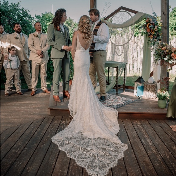 Beautiful boho wedding dress for sale! - Picture 3 of 11
